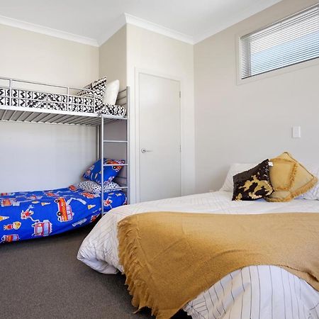 Sky Blue Retreat - Waihi Beach Holiday Home ภายนอก รูปภาพ