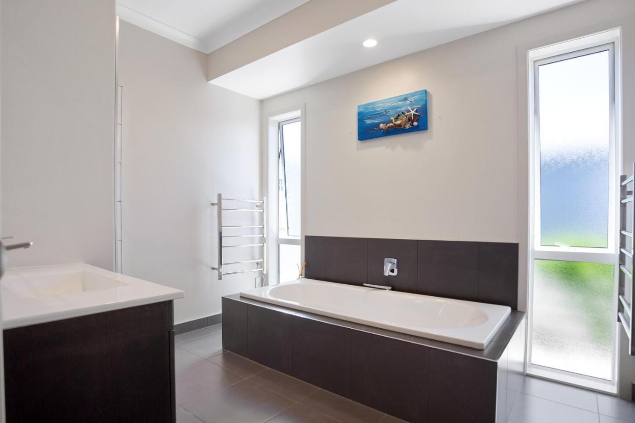 Sky Blue Retreat - Waihi Beach Holiday Home ภายนอก รูปภาพ
