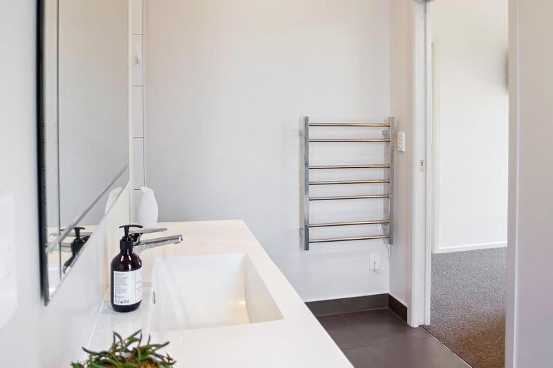 Sky Blue Retreat - Waihi Beach Holiday Home ภายนอก รูปภาพ