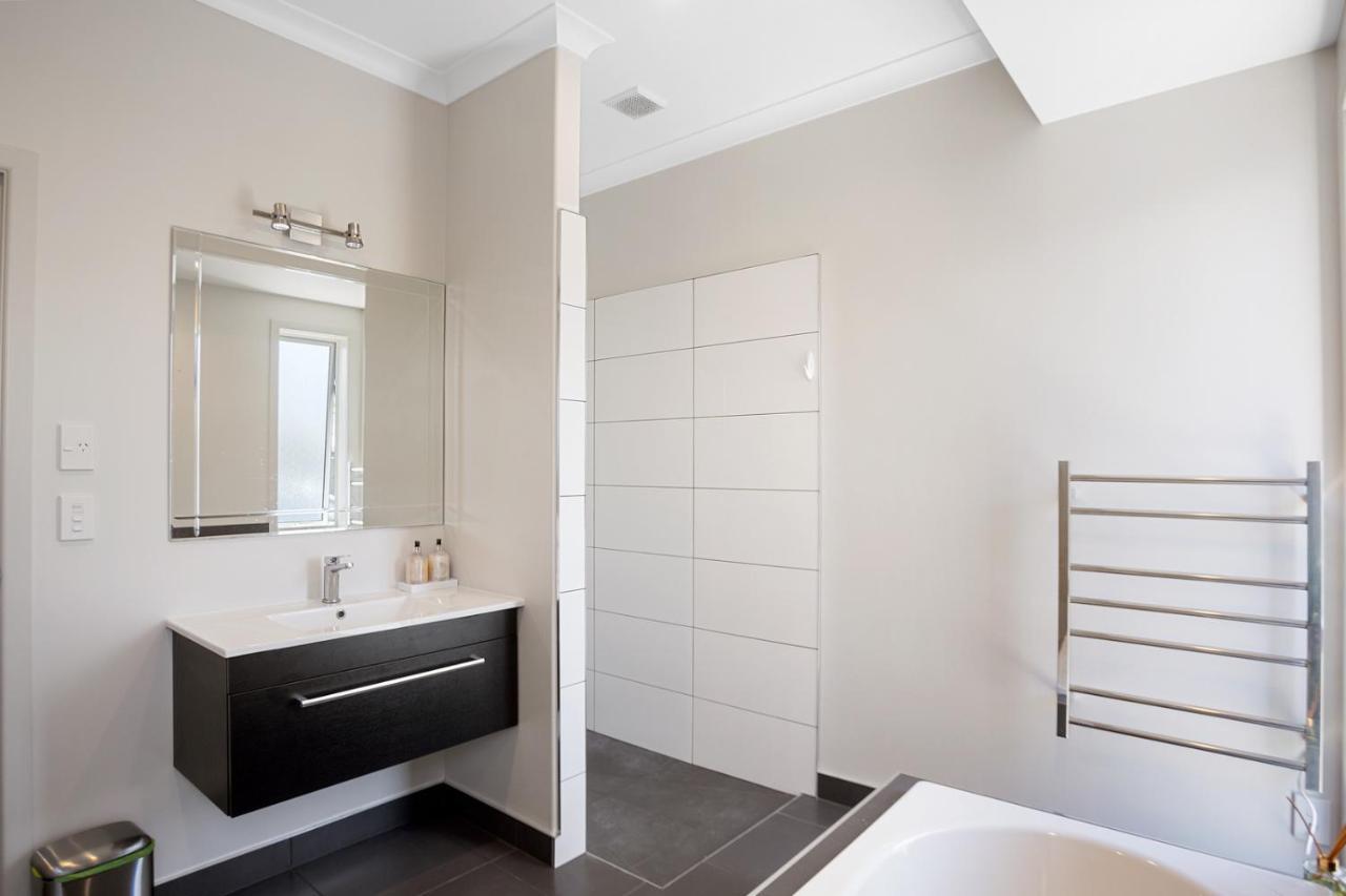 Sky Blue Retreat - Waihi Beach Holiday Home ภายนอก รูปภาพ