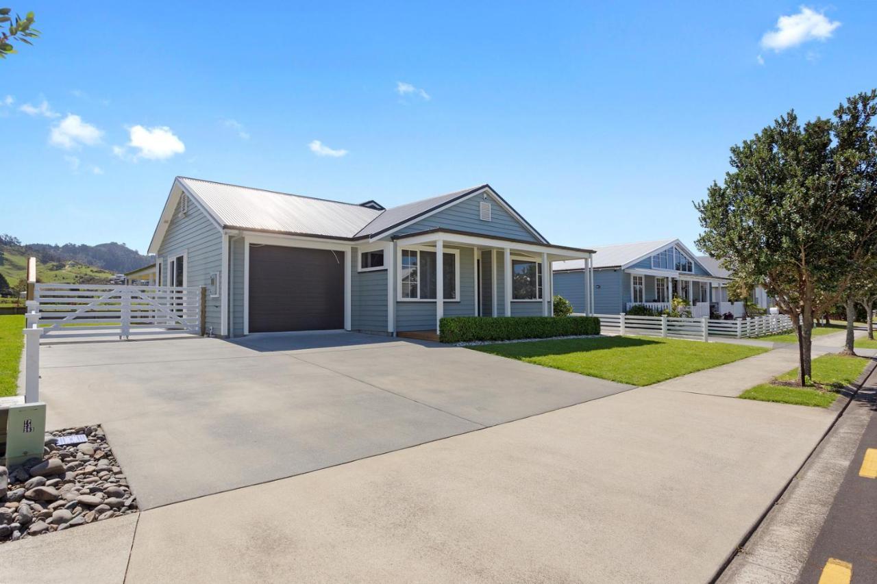 Sky Blue Retreat - Waihi Beach Holiday Home ภายนอก รูปภาพ